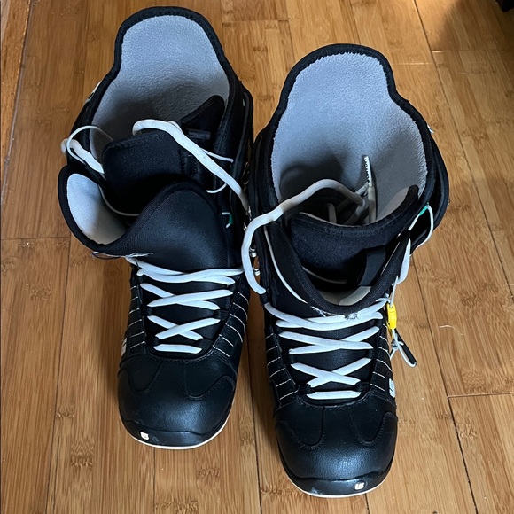 Burton Black and White Snowboard Boots - Picture 1 of 3